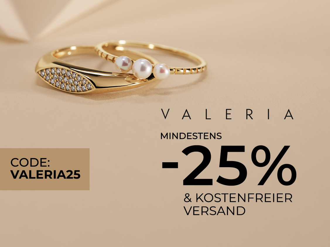 Zwei elegante goldene Ringe auf beigem Hintergrund – einer mit Perlen, der andere mit funkelnden Steinchen.