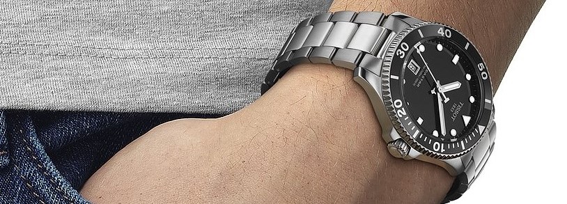 Taucheruhr Tissot Seastar am Handgelenk getragen