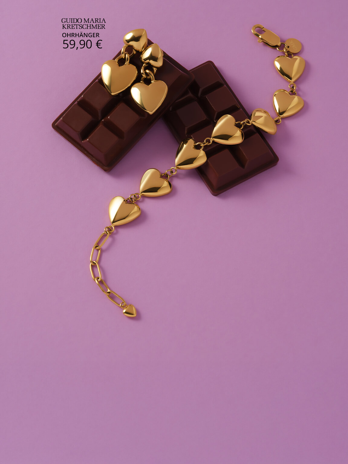 Goldener Herzschmuck auf Schokolade.