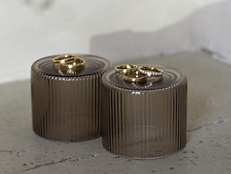 Verschiedene Designs von Trauringen bzw. Eheringen.