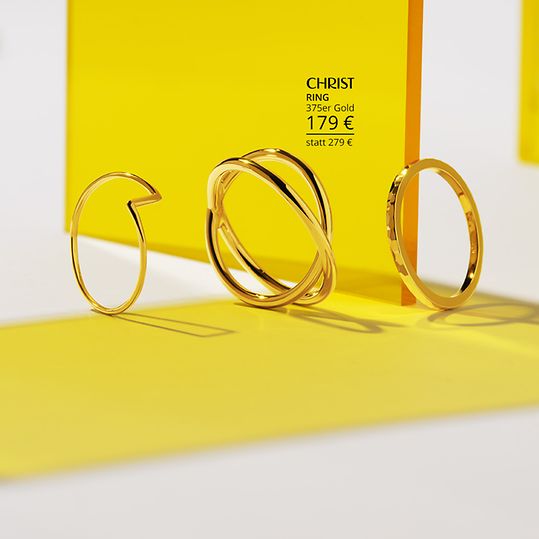 Goldene Ringe auf gelbem Hintergrund.