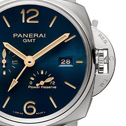 Eine blaue Herrenuhr von Panerai.