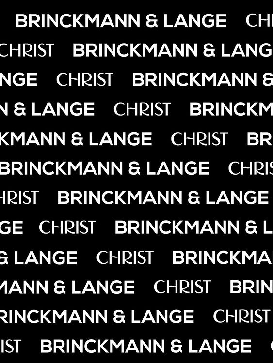 Ein schwarzer Hintergrund mit den weißen Logos von Brinckmann & Lange und Christ Juweliere.